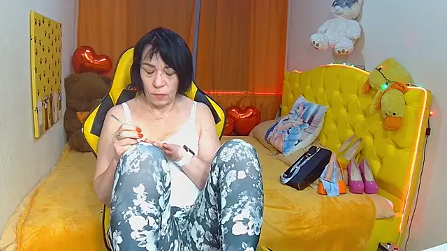 Snapshot of SandraHormas chatting on 02/17/25, 07:58 SandraHormas online show from 02/17/25, 07:58