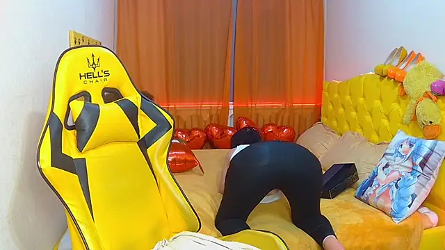 Snapshot of SandraHormas chatting on 02/19/25, 01:39 SandraHormas online show from 02/19/25, 01:39