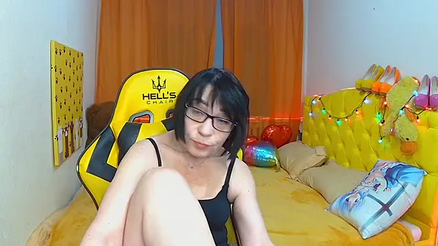 Snapshot of SandraHormas chatting on 02/28/25, 02:42 SandraHormas online show from 02/28/25, 02:42