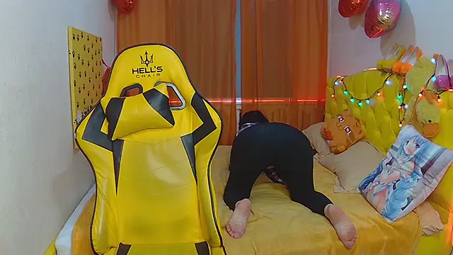 Snapshot of SandraHormas chatting on 03/10/25, 02:16 SandraHormas online show from 03/10/25, 02:16