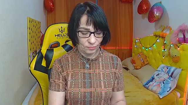 Snapshot of SandraHormas chatting on 03/17/25, 02:23 SandraHormas online show from 03/17/25, 02:23