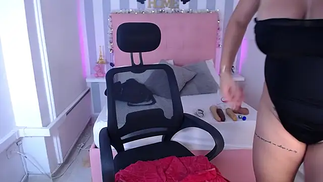 Lunna boobs online show from 10/26/25, 05:35