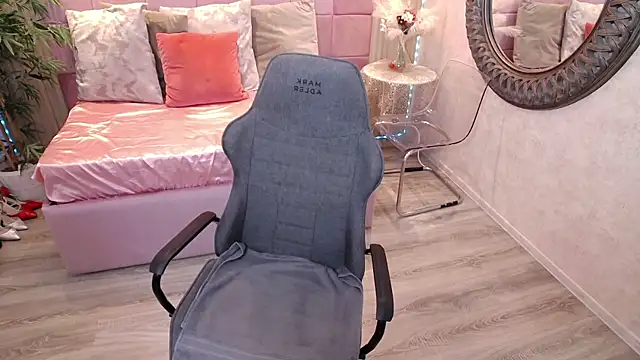 MeAmandaX online show from 11/25/25, 08:03