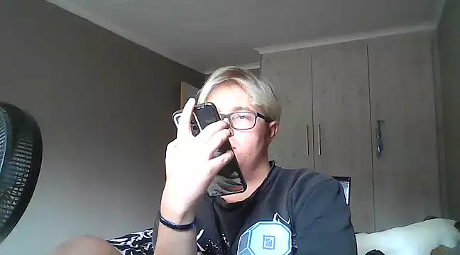 bisexualboy05 online show from 02/10/25, 12:29