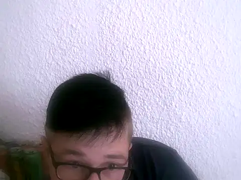 bisexualboy05 online show from 09/19/25, 10:16