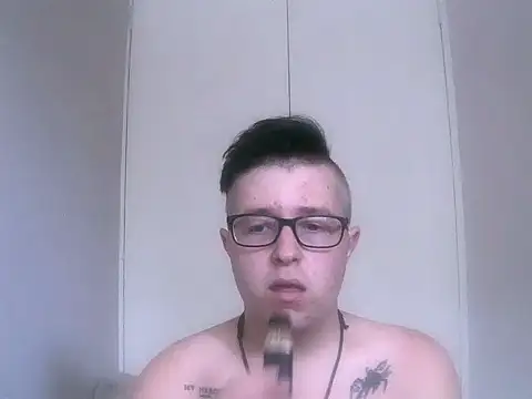 bisexualboy05 online show from 02/23/26, 12:35