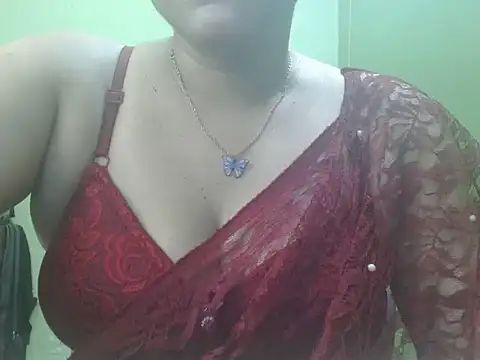 Snapshot of LOVERIAKOL chatting on 06/24/26, 05:45 LOVERIAKOL online show from 06/24/26, 05:45