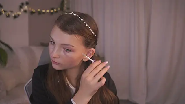 Snapshot of CindyGarrison chatting on 09/16/25, 12:44 CindyGarrison online show from 09/16/25, 12:44