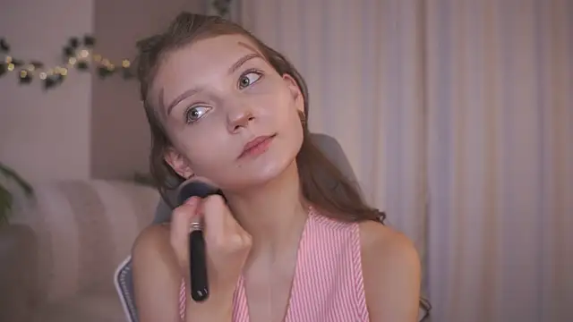 Snapshot of CindyGarrison chatting on 09/28/25, 12:49 CindyGarrison online show from 09/28/25, 12:49