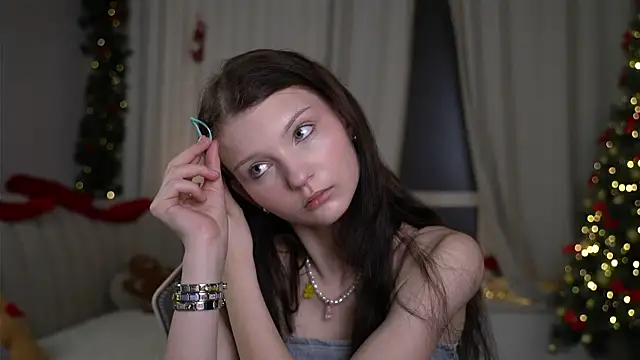 Snapshot of CindyGarrison chatting on 12/18/25, 11:44 CindyGarrison online show from 12/18/25, 11:44