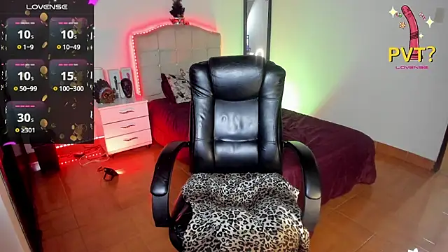 Snapshot of vampirellaa_crazy_ chatting on 12/04/24, 01:47 vampirellaa crazy online show from 12/04/24, 01:47