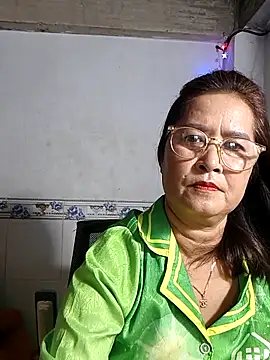 Snapshot of phnz chatting on 10/25/25, 08:33 phnz online show from 10/25/25, 08:33