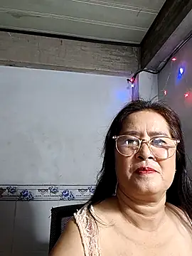 Snapshot of phnz chatting on 11/23/25, 01:33 phnz online show from 11/23/25, 01:33