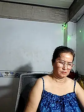 Snapshot of phnz chatting on 11/30/25, 01:37 phnz online show from 11/30/25, 01:37