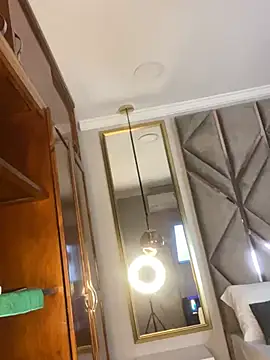 Snapshot of Emma-Conti chatting on 01/04/25, 11:43 Emma-Conti online show from 01/04/25, 11:43