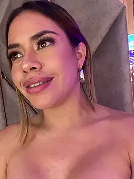 Snapshot of Emma-Conti chatting on 03/07/25, 10:10 Emma-Conti online show from 03/07/25, 10:10