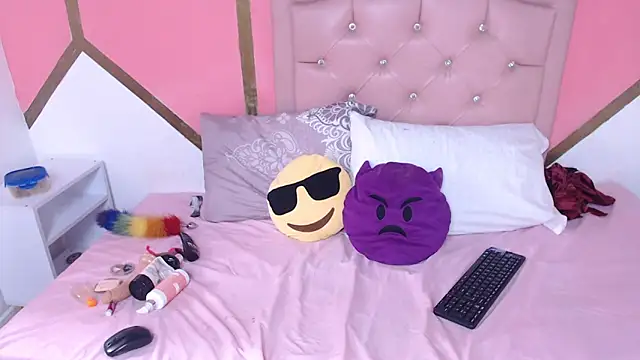 Snapshot of Madeline_Woods chatting on 02/11/25, 06:55 Madeline Woods online show from 02/11/25, 06:55