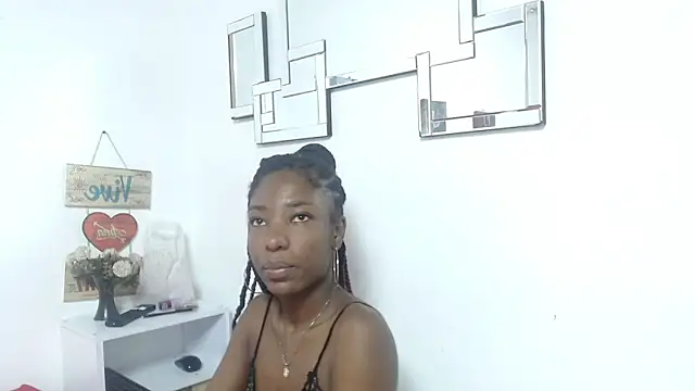 Snapshot of Madeline_Woods chatting on 11/29/25, 12:19 Madeline Woods online show from 11/29/25, 12:19