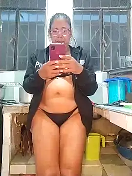 Snapshot of sorbetico_perverse chatting on 02/05/25, 11:17 sorbetico perverse online show from 02/05/25, 11:17