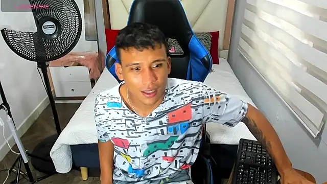 Backsex boy online show from 10/24/25, 12:01