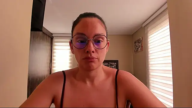 Snapshot of anabel_025 chatting on 05/20/26, 04:24 anabel 025 online show from 05/20/26, 04:24