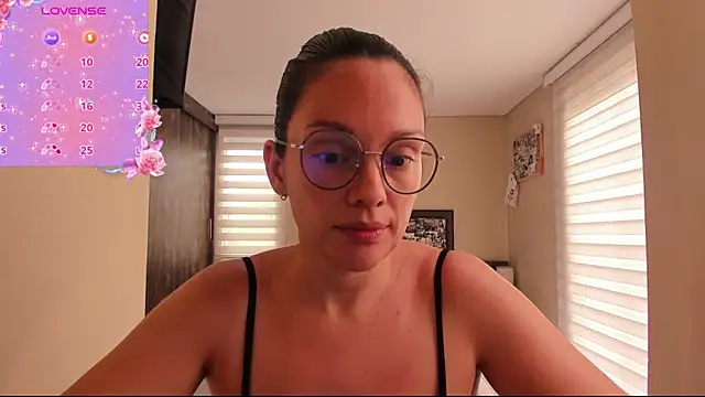 Snapshot of anabel_025 chatting on 05/30/26, 04:48 anabel 025 online show from 05/30/26, 04:48