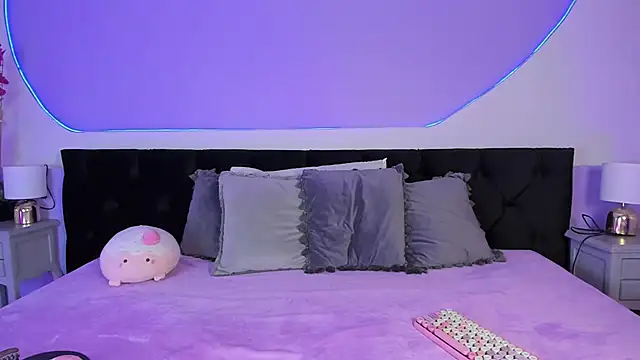 Julieta Cortes   online show from 09/29/25, 07:40