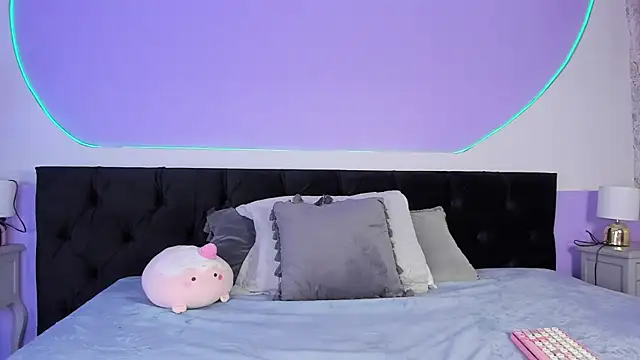 Julieta Cortes   online show from 10/16/25, 12:17