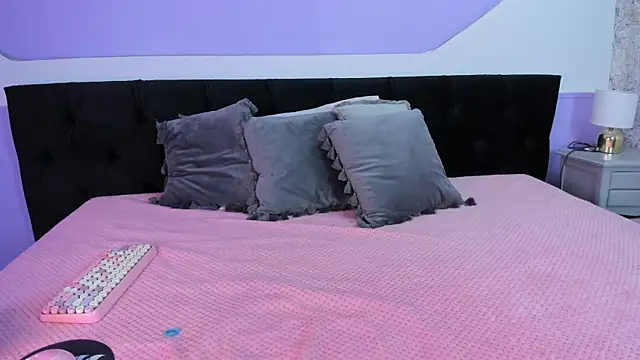 Julieta Cortes   online show from 11/19/25, 11:54