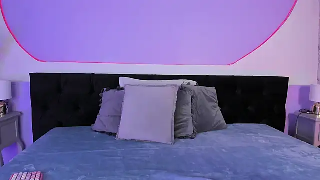 Julieta Cortes   online show from 11/20/25, 12:16