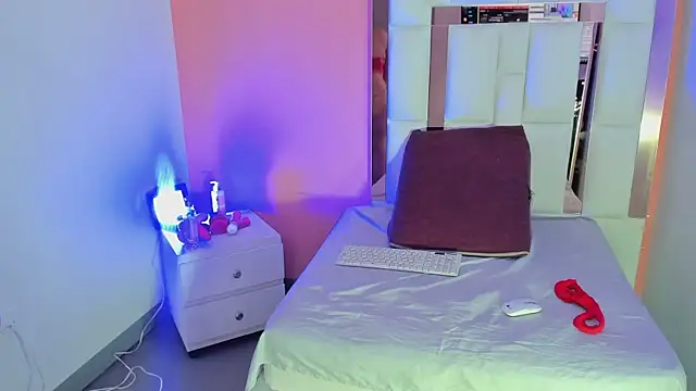 Alanna hot3 online show from 12/16/25, 07:30