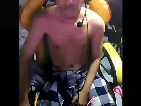 Snapshot of cloudyth1994 chatting on 12/14/24, 09:56 cloudyth1994 online show from 12/14/24, 09:56