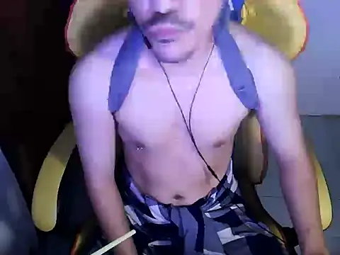 Snapshot of cloudyth1994 chatting on 02/25/25, 08:30 cloudyth1994 online show from 02/25/25, 08:30