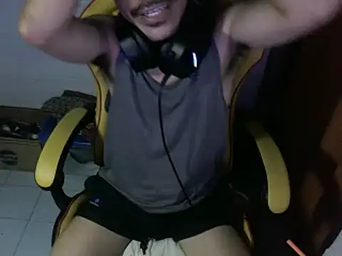 Snapshot of cloudyth1994 chatting on 09/11/25, 12:05 cloudyth1994 online show from 09/11/25, 12:05