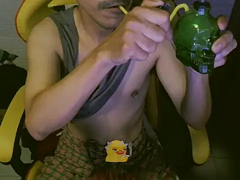 Snapshot of cloudyth1994 chatting on 09/20/25, 04:52 cloudyth1994 online show from 09/20/25, 04:52