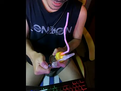 Snapshot of cloudyth1994 chatting on 09/27/25, 05:07 cloudyth1994 online show from 09/27/25, 05:07