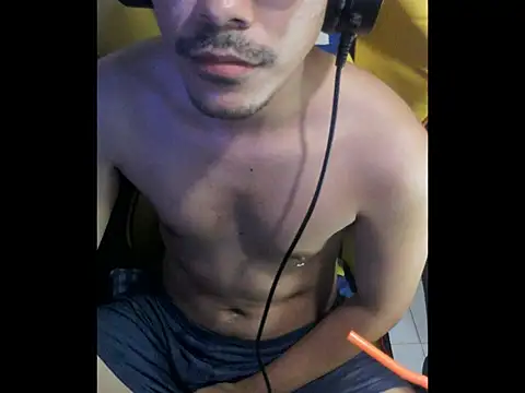 Snapshot of cloudyth1994 chatting on 11/06/25, 07:26 cloudyth1994 online show from 11/06/25, 07:26