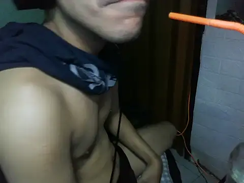 Snapshot of cloudyth1994 chatting on 11/17/25, 12:55 cloudyth1994 online show from 11/17/25, 12:55