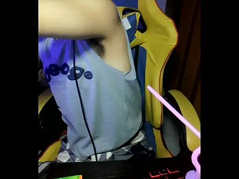 Snapshot of cloudyth1994 chatting on 11/20/25, 07:24 cloudyth1994 online show from 11/20/25, 07:24