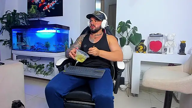 Snapshot of Johnnygrayson1 chatting on 10/09/25, 12:30 Johnnygrayson1 online show from 10/09/25, 12:30