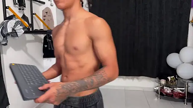 Snapshot of jokergc_2 chatting on 11/28/25, 11:07 jokergc 2 online show from 11/28/25, 11:07