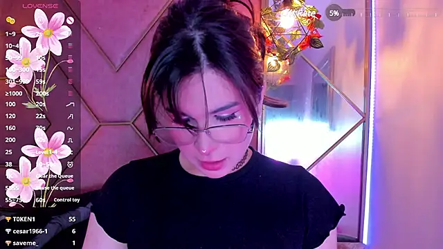 Snapshot of Yuri_Stars chatting on 02/05/25, 08:57 Yuri Stars online show from 02/05/25, 08:57