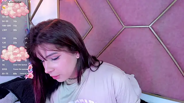 Snapshot of Yuri_Stars chatting on 03/04/25, 04:20 Yuri Stars online show from 03/04/25, 04:20