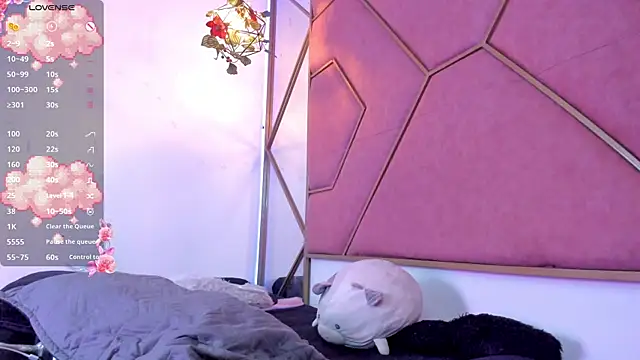 Snapshot of Yuri_Stars chatting on 03/06/25, 12:54 Yuri Stars online show from 03/06/25, 12:54