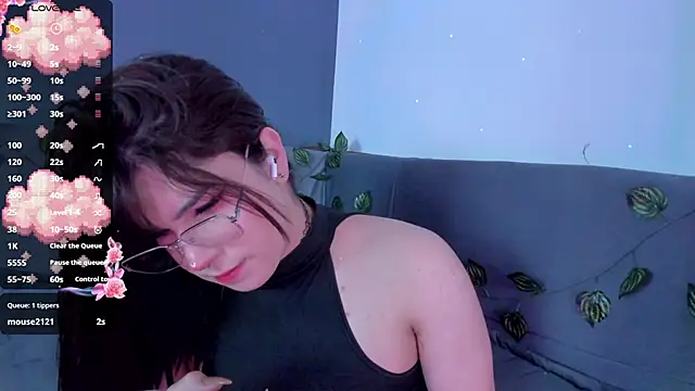 Snapshot of Yuri_Stars chatting on 03/18/25, 01:53 Yuri Stars online show from 03/18/25, 01:53