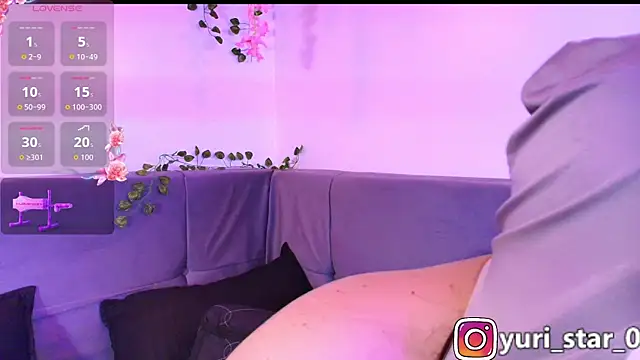 Snapshot of Yuri_Stars chatting on 11/25/25, 04:56 Yuri Stars online show from 11/25/25, 04:56