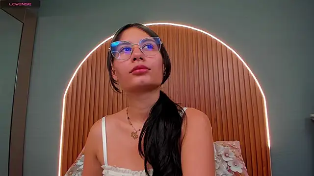 NayeCloud online show from 11/22/25, 03:49