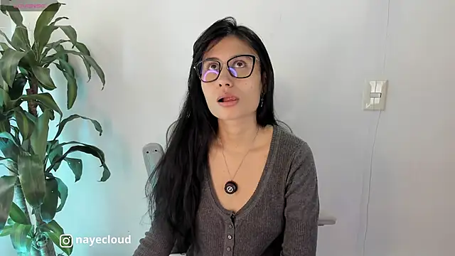 NayeCloud online show from 05/14/26, 02:57