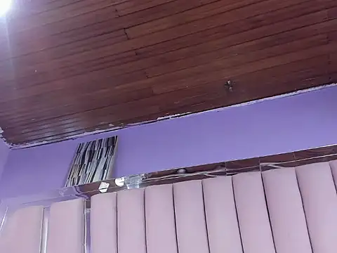 Snapshot of Sasha_Petitte chatting on 12/17/25, 03:45 Sasha Petitte online show from 12/17/25, 03:45