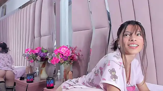 Snapshot of Sasha_Petitte chatting on 05/07/26, 12:05 Sasha Petitte online show from 05/07/26, 12:05
